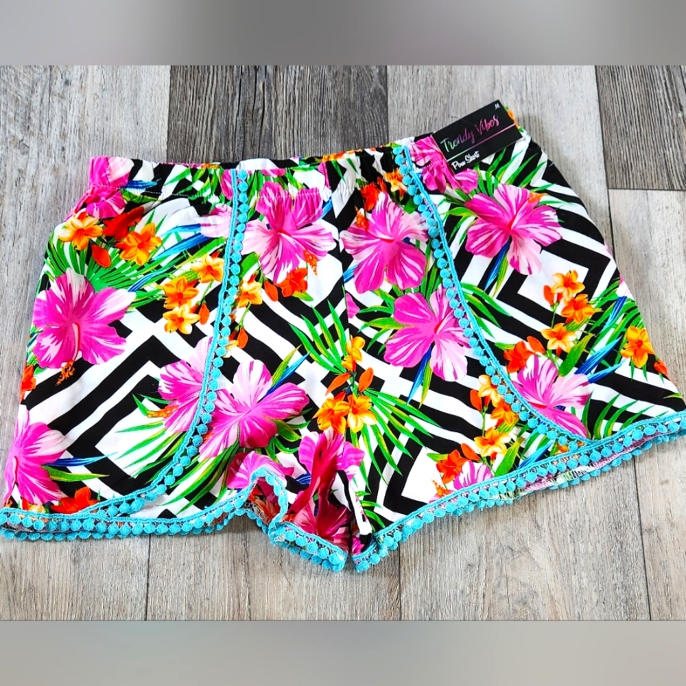 Trendy Vibes Floral Pom Shorts